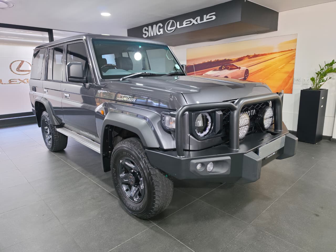 Toyota Land Cruiser 76 2.8GD-6 Station Wagon VX