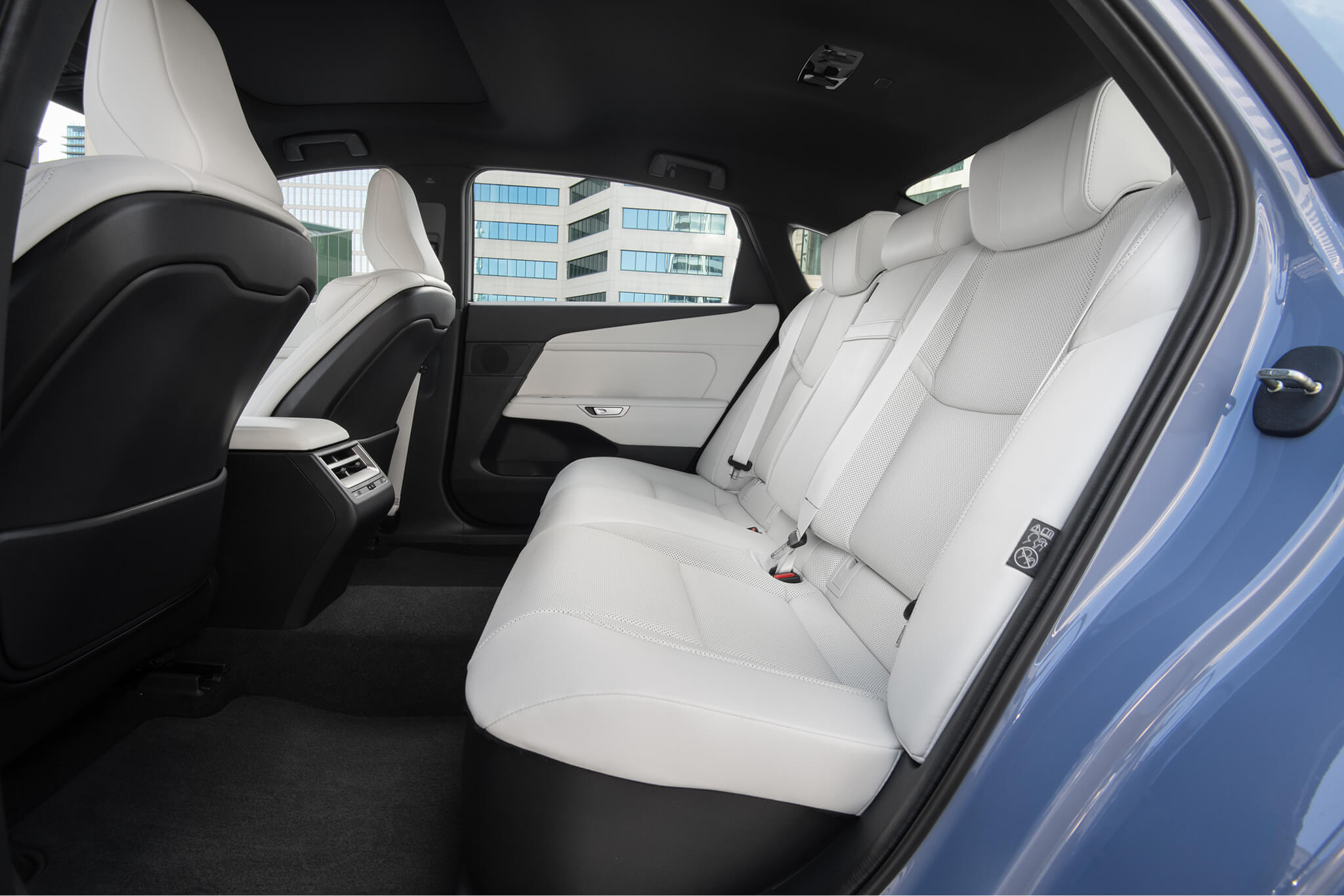 es350e_premium_skylightblue_white_031