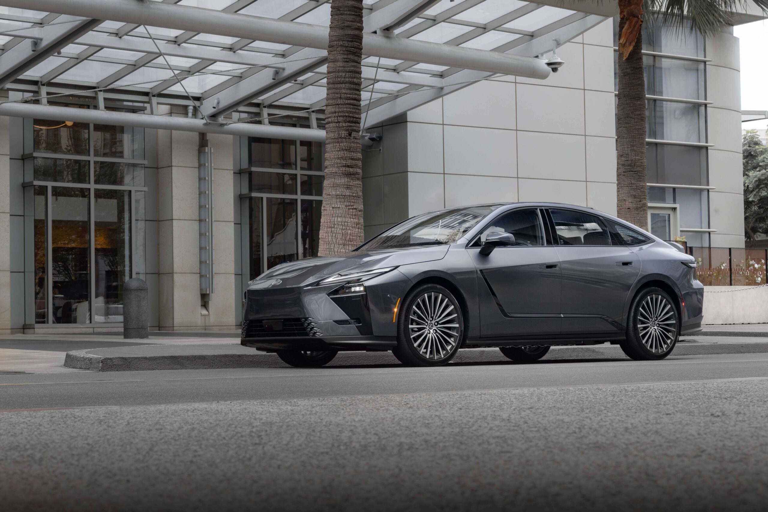 lexus_es350e_luxuryexecutive_sonicgrey_black_021